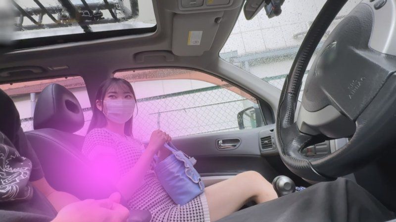 8/24 logA：みな　真横に車がいる状況でのスリリング過ぎる車内フェラ&人生初ごっくん