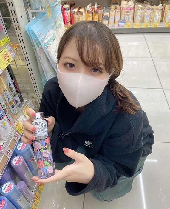 飲食店的看板娘子、被男人求愛的接待苗條美巨乳女人。