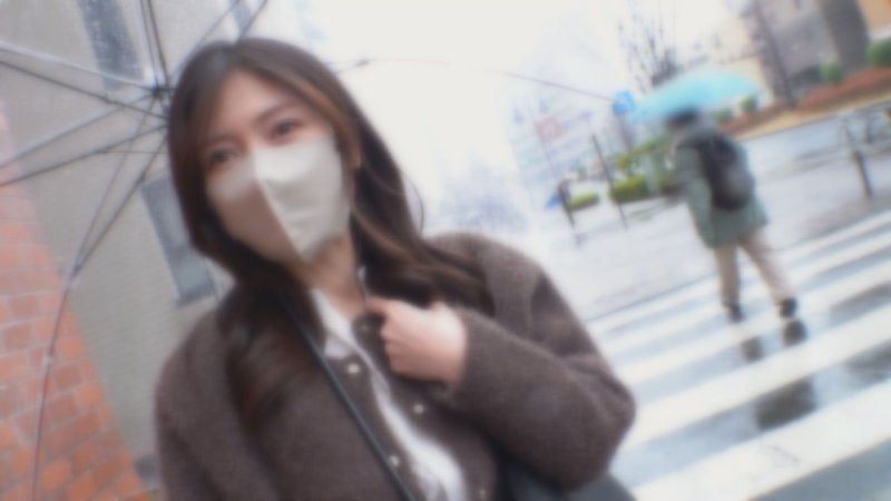 【脸蛋与身材都美丽的 45 岁单亲妈妈】用嘴巴与腿交尽情品尝年下男猛烈肉棒的美魔女，将浓稠精液作为礼物送给她